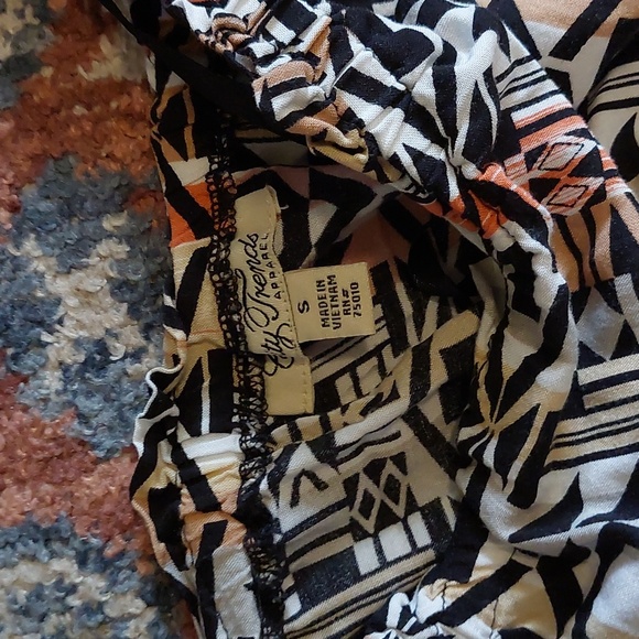 Lot of 3 Small Summer Dresses - Picture 2 of 4